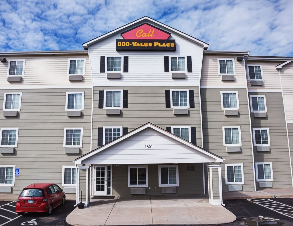 Woodspring Suites Topeka Exterior photo