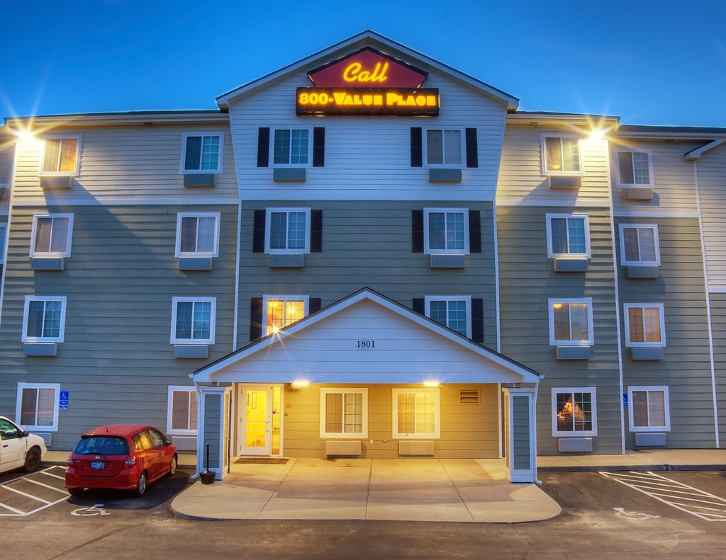 Woodspring Suites Topeka Exterior photo