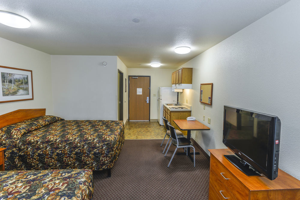 Woodspring Suites Topeka Exterior photo