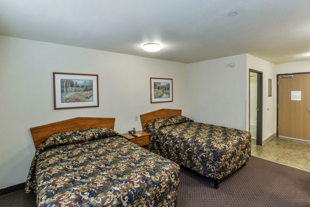 Woodspring Suites Topeka Exterior photo