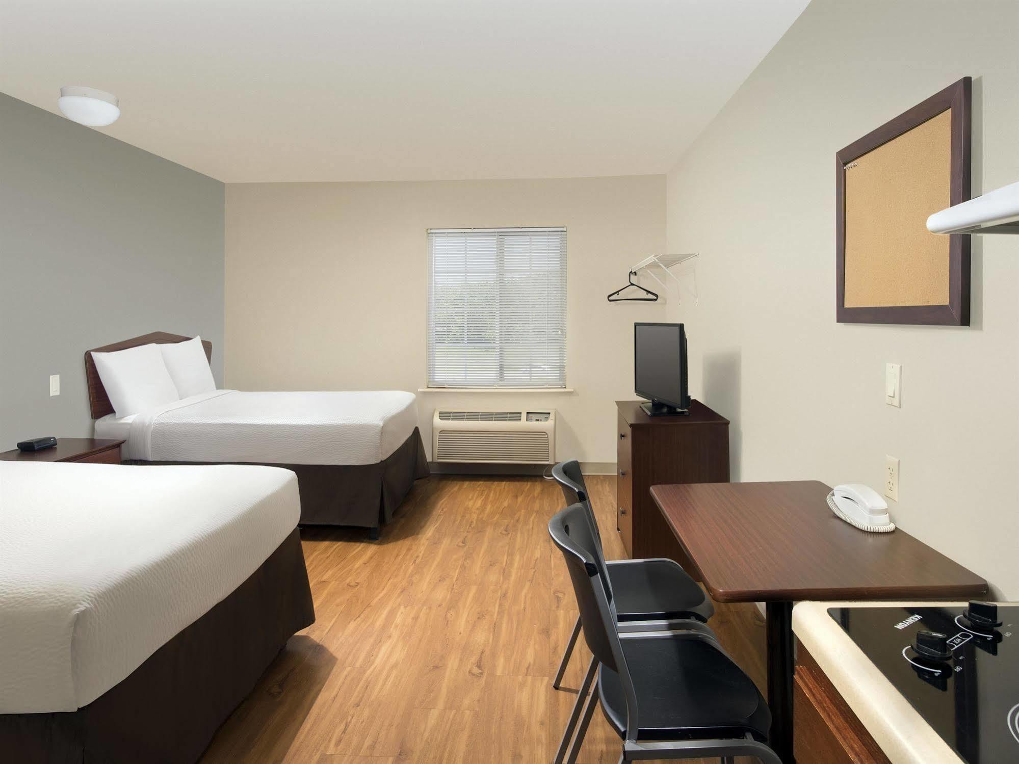 Woodspring Suites Topeka Exterior photo